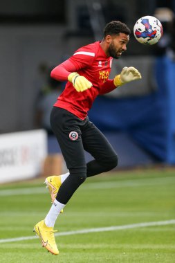 Wes Foderingham #18 of Sheffield United controls the ball during the warm up 