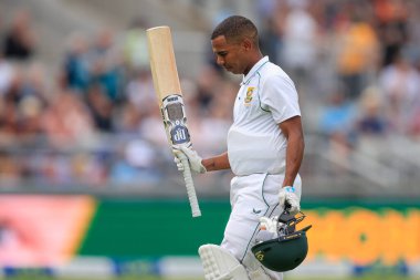 Keegan Petersen of South Africa raises his bat to acknowledge the applause of the crowd as he is out for 42 runs