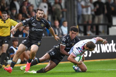 Henry Purdy of Bristol Bears is tackled by Rio Dyer of Dragons Rugby, 