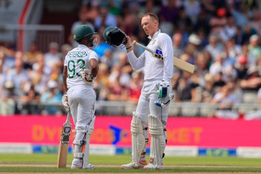 Rassie van der Dussen of South Africa and Keegan Petersen of South Africa  have a mid-wicket consultation between overs
