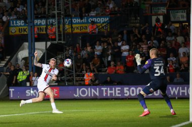 Oliver McBurnie #9 of Sheffield United scores to make it 1-1