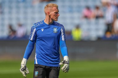 Cameron Dawson #25 of Sheffield Wednesday warms up ahead of kick off