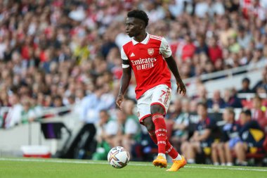 Bukayo Saka #7 of Arsenal on the ball 