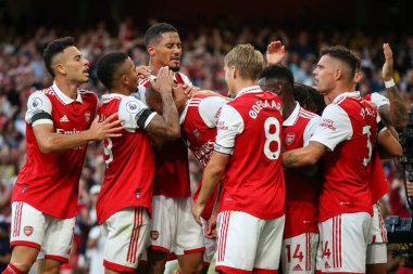 Arsenal players celebrate as Gabriel scores to make it 2-1 