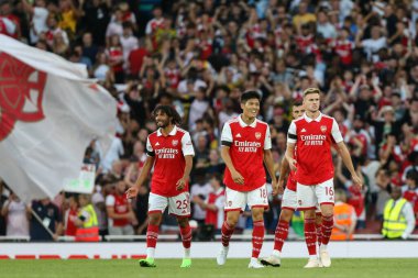 Arsenal players celebrate at the final whistle 