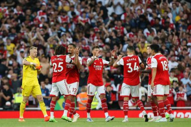 Arsenal players celebrate at the final whistle 