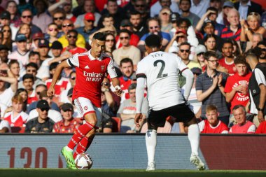 Gabriel Martinelli #11 of Arsenal runs at Kenny Tete #2 of Fulham 
