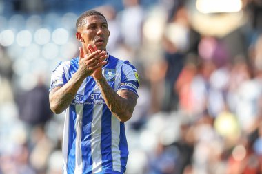 Liam Palmer #2 of Sheffield Wednesday applauds the home fans after the final whistle