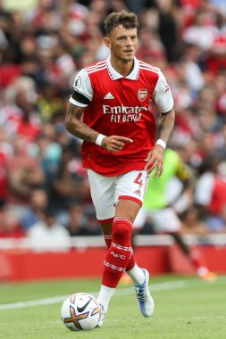 Ben White #4 of Arsenal on the ball