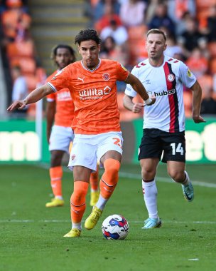 Theo Corbeanu #25 of Blackpool makes a break with the ball