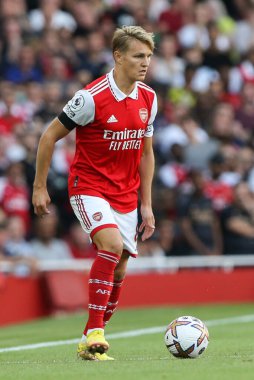 Martin degaard #8 of Arsenal  on the ball  