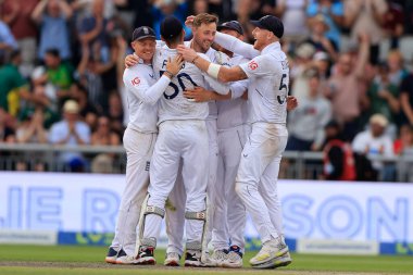 Ollie Pope, Ben Stokes, Ollie Robinson and Ben Foakes of England celebrate the victory