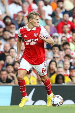 Martin degaard #8 of Arsenal on the ball  