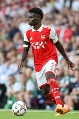 Bukayo Saka #7 of Arsenal on the ball 