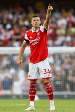 Granit Xhaka #34 of Arsenal directing play 