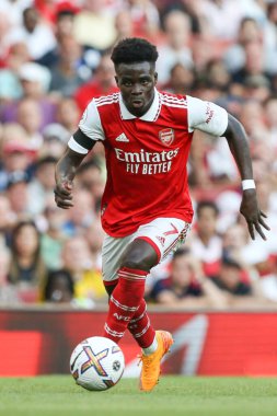 Bukayo Saka #7 of Arsenal on the ball 