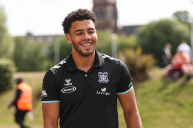 Darnell McIntosh #5 of Hull FC arrives at the MKM Stadium