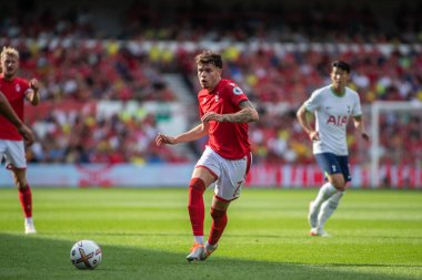 Neco Williams #7 of Nottingham Forest passes out wide