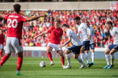 Ryan Yates #22 of Nottingham Forest looks for options in the Spurs penalty area