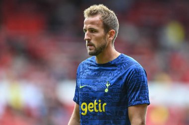 Harry Kane #10 of Tottenham Hotspur during the pre-game warmup 