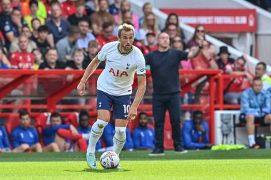 Harry Kane #10 of Tottenham Hotspur looks for a target to pass to 