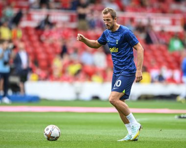 Harry Kane #10 of Tottenham Hotspur during the pre-game warmup 