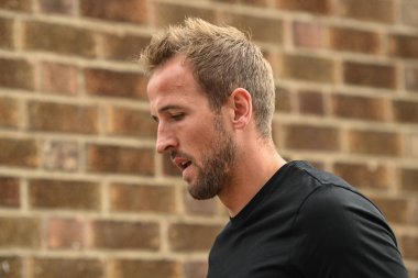 Harry Kane #10 of Tottenham Hotspur arrives at The City Ground