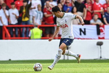 Son Heung-Min #7 of Tottenham Hotspur breaks with the ball 