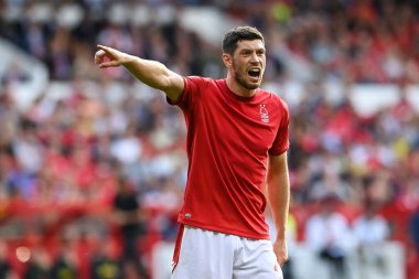 Scott McKenna #26 of Nottingham Forest gives his team instructions