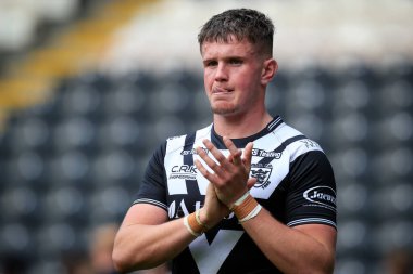 Will Gardiner of Hull FC claps his hands and applauds the supporters at full-time 