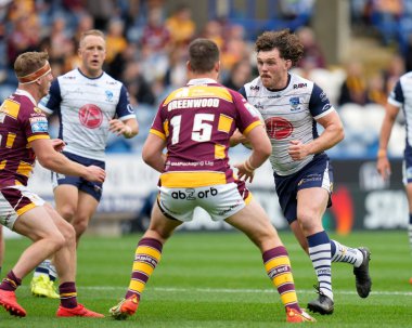Rob Mulhern #19 of Warrington Wolves runs at Luke Yates #13 of Huddersfield Giants
