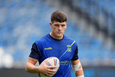 Josh Thewlis #22 of Warrington Wolves warms up before the match 