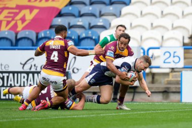 George Williams #7 of Warrington Wolves dives over to score 