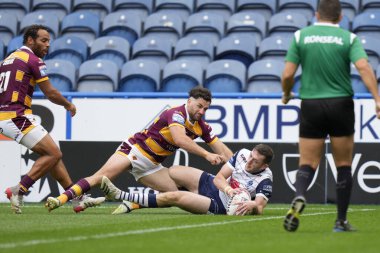 Jake Wardle #34 of Warrington Wolves touches down for a try 