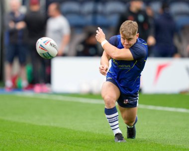 Leon Hayes #39 of Warrington Wolves warms up before the match 