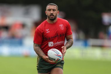 Elliot Minchella #17 of Hull KR during pre-game warm up
