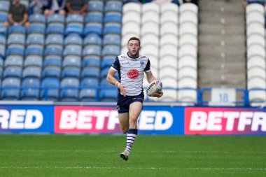 Jake Wardle #34 of Warrington Wolves makes a break
