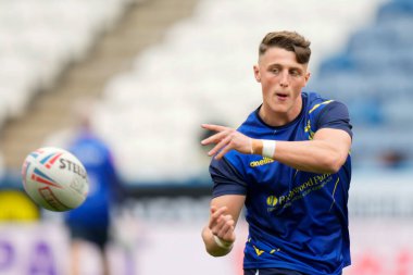 Josh Lynch #40 of Warrington Wolves warms up before the match 