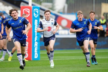Rob Mulhern #19, Adam Holroyd and Matty Nicholson of Warrington Wolves warm up before the match 