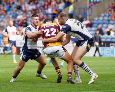 Danny Walker #16 and James Harrison of Warrington Wolves tackle Louis Senior #22 of Huddersfield Giants