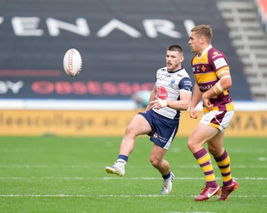 Danny Walker #16 of Warrington Wolves chips the baall upfield 