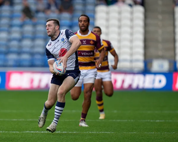 Jake Wardle Warrington Wolves Passes Ball — Fotografia de Stock