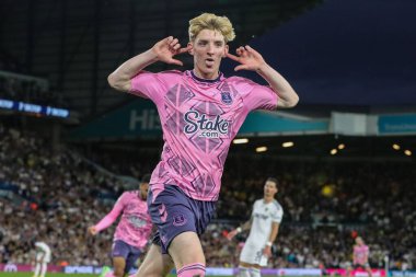 Anthony Gordon #10 of Everton celebrates his goal to make it 0-1 during the Premier League match Leeds United vs Everton at Elland Road in Leeds, UK, 30th August 2022