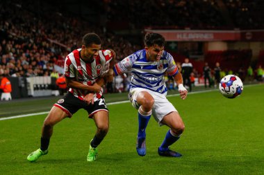 Iliman Ndiaye #29 of Sheffield United and Tom McIntyre #5 of Reading during the Sky Bet Championship match Sheffield United vs Reading at Bramall Lane, Sheffield, UK, 30th August 2022