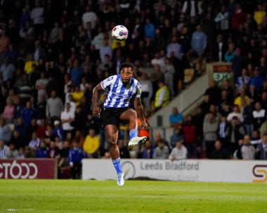 Mallik Wilks #7 of Sheffield Wednesday tries to chip the Bradford City keeper