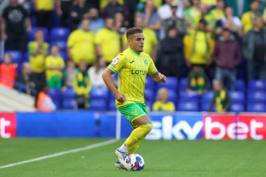 Max Aarons #2 of Norwich City dribbles the ball