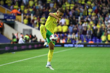 Max Aarons #2 of Norwich City controls the ball