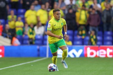 Max Aarons #2 of Norwich City dribbles the ball
