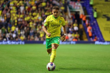Max Aarons #2 of Norwich City dribbles the ball