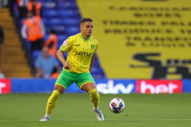 Max Aarons #2 of Norwich City dribbles the ball